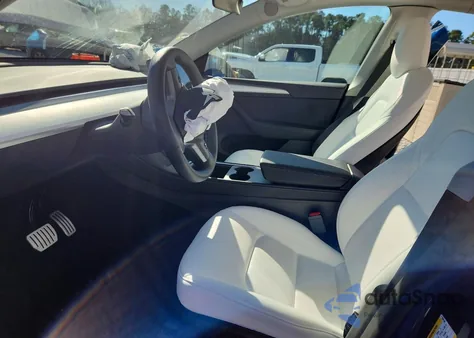 2022 Tesla Model Y z USA, uszkodzony, nr VIN 7SAYGDEF7NF546146